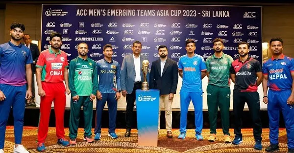 এশিয়া কাপের বাংলাদেশ দল, খেলোয়াড়রা ট্রফির পাশে দাঁড়িয়ে. Channel i News - চ্যানেল আই নিউজ