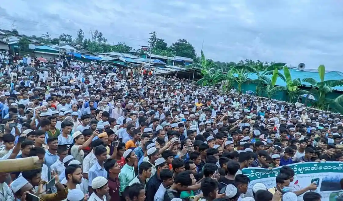 বাংলাদেশে রোহিঙ্গাদের সমাবেশ, বৃহৎ জনসমাগমের ছবি. Channel i News - চ্যানেল আই নিউজ