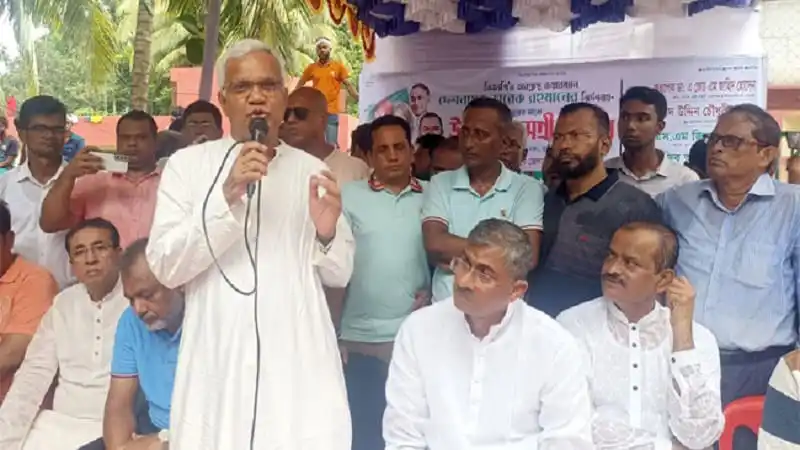 বিএনপি নেতাকর্মীরা কর্মসূচি পালন করছেন, বক্তা বক্তব্য দিচ্ছেন. Channel i News - চ্যানেল আই নিউজ