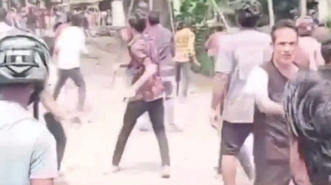 ব্রাহ্মণবাড়িয়ায় দুই গ্রামবাসীর মধ্যে সংঘর্ষের ছবি. Channel i News - চ্যানেল আই নিউজ