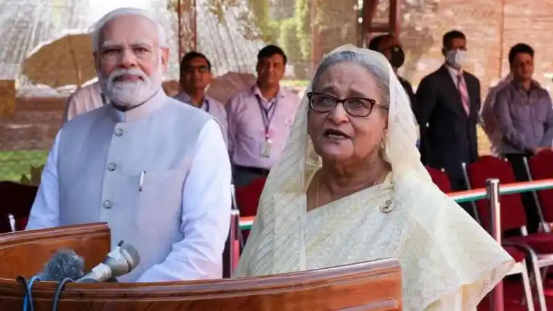 প্রধানমন্ত্রী শেখ হাসিনা ও ভারতের প্রতিনিধিরা আলোচনা করছেন. Channel i News - চ্যানেল আই নিউজ
