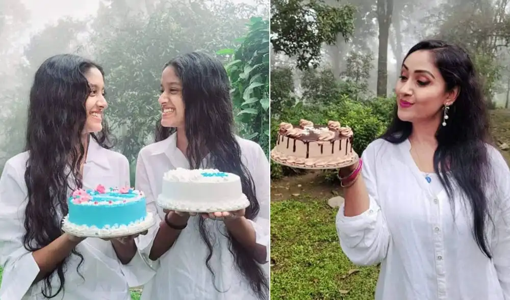 দুই মেয়ে ও ছন্দা, তারা কেক নিয়ে হাসিমুখে ছবি তুলছে. Channel i News - চ্যানেল আই নিউজ