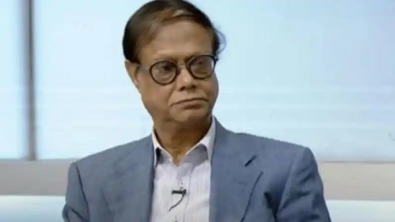 বাংলাদেশ ব্যাংকের গভর্নর সাক্ষাৎকারে বসে আছেন. Channel i News - চ্যানেল আই নিউজ