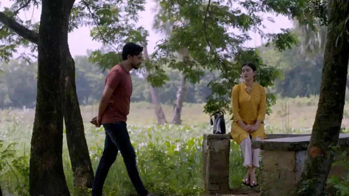 দুটি চরিত্রের মধ্যে নাটকীয় সংলাপের দৃশ্য, প্রকৃতি পরিবেশে. Channel i News - চ্যানেল আই নিউজ
