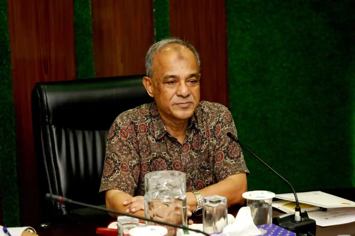 বাংলাদেশের স্বরাষ্ট্র উপদেষ্টা মাদকের গডফাদারদের ধরতে যৌথ অভিযান সম্পর্কে আলোচনা করছেন. Channel i News - চ্যানেল আই নিউজ