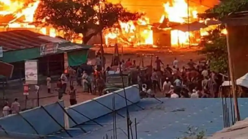 খাগড়াছড়িতে বাজারে অগ্নিকাণ্ডের ভয়াবহ দৃশ্য, আগুন ছড়িয়ে পড়ছে. Channel i News - চ্যানেল আই নিউজ