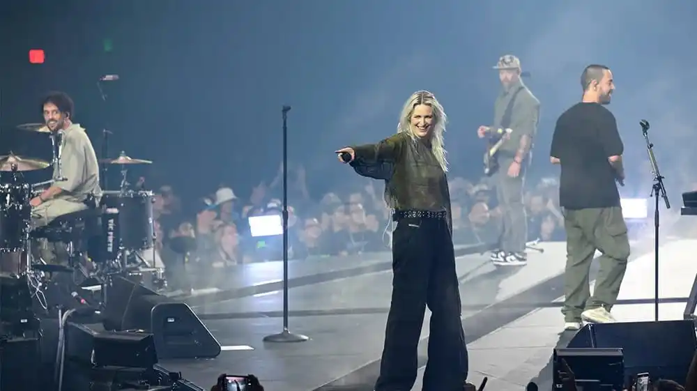 লিনকিন পার্ক ব্যান্ডের নতুন সংগীত পরিবেশনা, দর্শকদের মাঝে উচ্ছ্বাস. Channel i News - চ্যানেল আই নিউজ