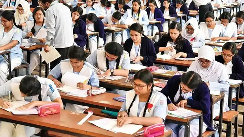 বাংলাদেশের শিক্ষার্থীরা পরীক্ষার জন্য প্রস্তুতি নিচ্ছে. Channel i News - চ্যানেল আই নিউজ