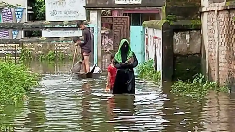নোয়াখালীতে বন্যার পানিতে ডুবে থাকা মানুষ ও ক্ষতিগ্রস্ত এলাকা. Channel i News - চ্যানেল আই নিউজ