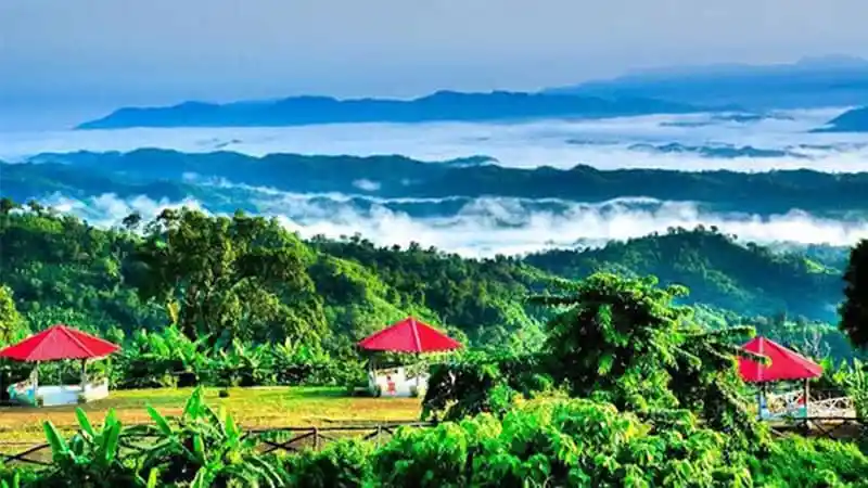 সবুজ পাহাড়ে সুন্দর প্রাকৃতিক দৃশ্য ও ছাউনি সহ পর্যটন কেন্দ্র. Channel i News - চ্যানেল আই নিউজ