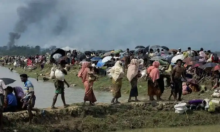 বাংলাদেশে রোহিঙ্গা শরণার্থীদের ঢল, আশ্রয় নেওয়ার জন্য অপেক্ষা. Channel i News - চ্যানেল আই নিউজ