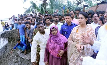 সরকার নদী ভাঙন রোধে দ্রুত পদক্ষেপ নিচ্ছে, জনসমাগমের ছবি. Channel i News - চ্যানেল আই নিউজ