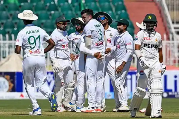 বাংলাদেশ ক্রিকেট দলের খেলোয়াড়রা মাঠে জয়ের উদযাপন করছে।. Channel i News - চ্যানেল আই নিউজ
