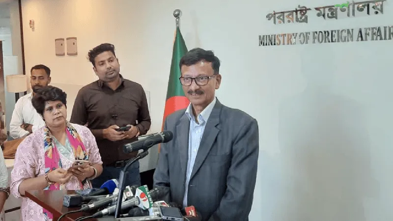 পররাষ্ট্র উপদেষ্টা সংবাদ সম্মেলনে বক্তব্য দিচ্ছেন. Channel i News - চ্যানেল আই নিউজ