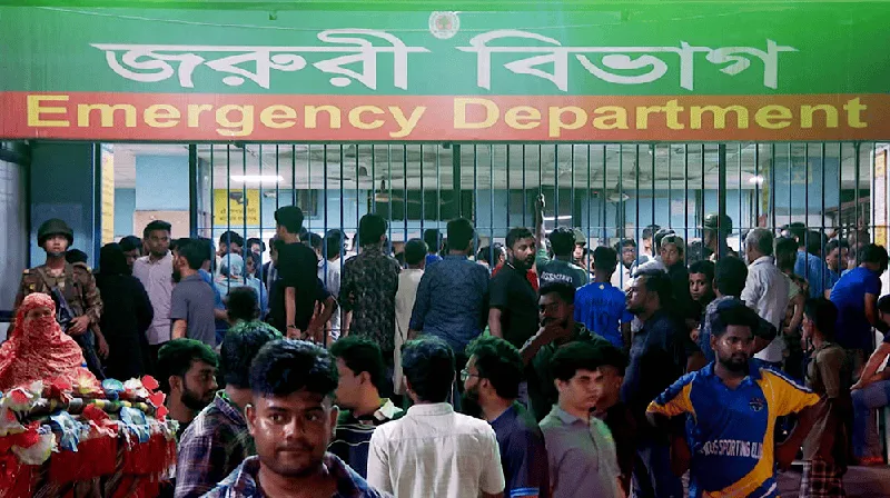ঢাকা মেডিকেলের জরুরি বিভাগে রোগী ও স্বজনদের ভিড়. Channel i News - চ্যানেল আই নিউজ