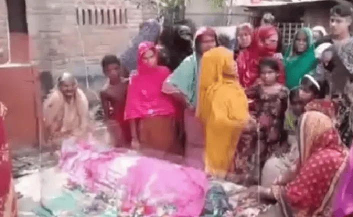 অসুস্থ ভাগ্নেকে দেখতে এসে গৃহবধূ খোদেজার দাফন সম্পন্ন. Channel i News - চ্যানেল আই নিউজ