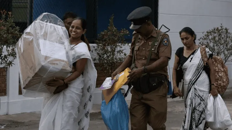 বাংলাদেশের ভোটাররা ভোট কেন্দ্রে যাচ্ছেন, নির্বাচনী পরিবেশ. Channel i News - চ্যানেল আই নিউজ