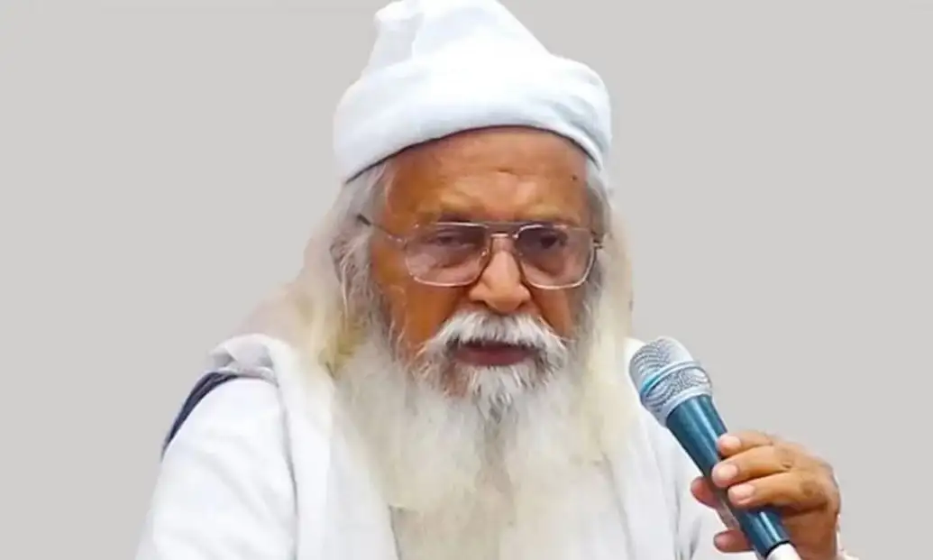 ফরহাদ মজহার বক্তৃতা দিচ্ছেন, পাঞ্জাবি ও টুপি পরিহিত. Channel i News - চ্যানেল আই নিউজ