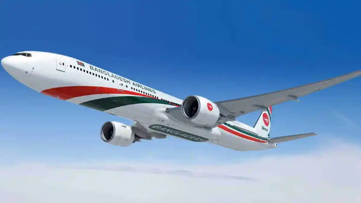 বাংলাদেশ এয়ারলাইন্সের বিমান আকাশে উড়ছে, পরিষ্কার নীল আকাশের নিচে. Channel i News - চ্যানেল আই নিউজ
