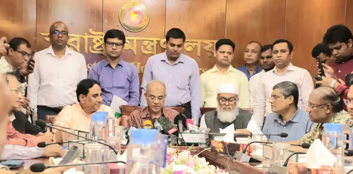 বাংলাদেশের সরকারী কর্মকর্তাদের বৈঠক, আলোচনায় বিভিন্ন দপ্তর ও মন্ত্রী. Channel i News - চ্যানেল আই নিউজ