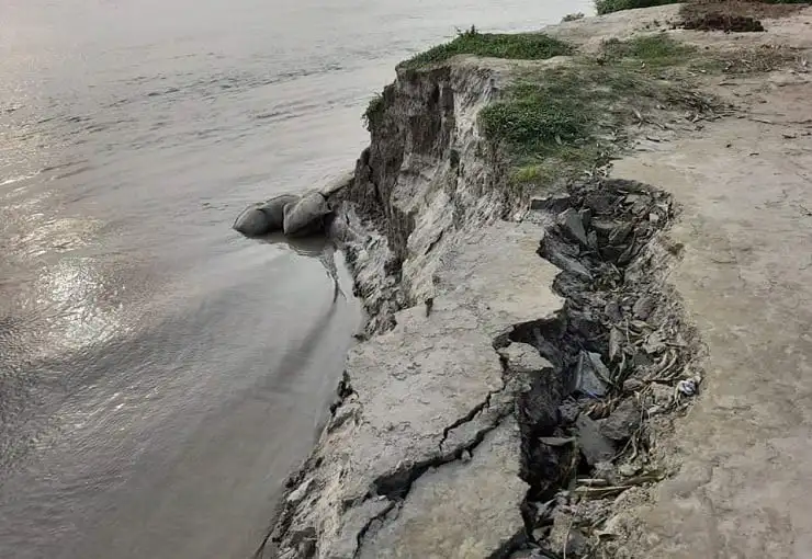 নদী ভাঙনে সিরাজগঞ্জের নদী তীরবর্তী এলাকা ক্ষতিগ্রস্ত. Channel i News - চ্যানেল আই নিউজ