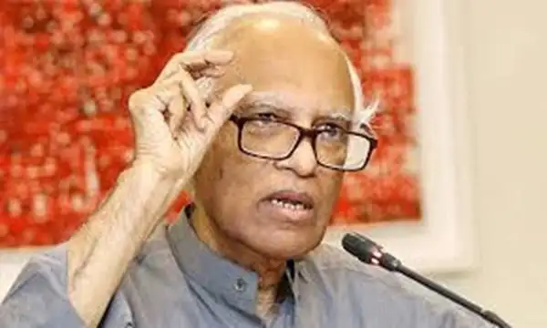 প্রেস কনফারেন্সে বক্তা শিক্ষকদের জোরপূর্বক পদত্যাগের প্রতিবাদ করছেন. Channel i News - চ্যানেল আই নিউজ