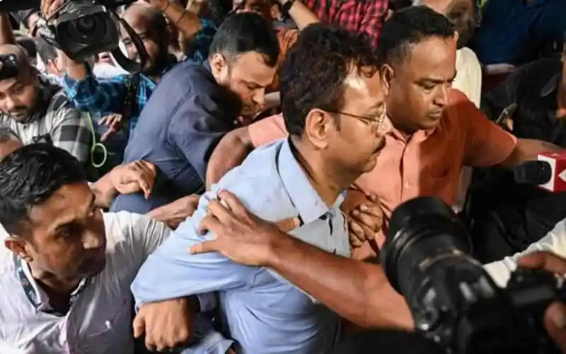 প্রেস কনফারেন্সে সাংবাদিকদের সাথে আলোচনায় অংশগ্রহণকারী ব্যক্তিরা. Channel i News - চ্যানেল আই নিউজ