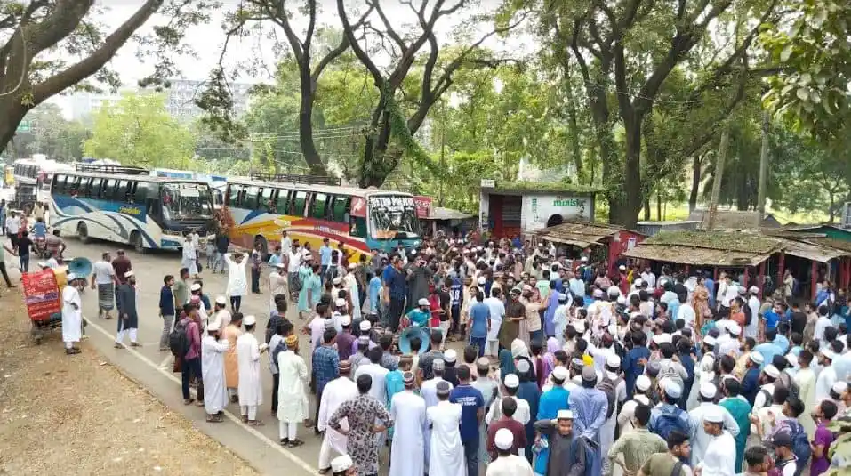ইসলামী বিশ্ববিদ্যালয় শিক্ষার্থীদের মহাসড়ক অবরোধের ছবি. Channel i News - চ্যানেল আই নিউজ