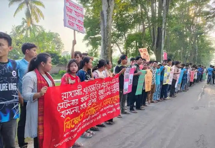 পাহাড়ের ঘটনায় রাবিতে শিক্ষার্থীদের বিক্ষোভ ও প্রতিবাদ. Channel i News - চ্যানেল আই নিউজ