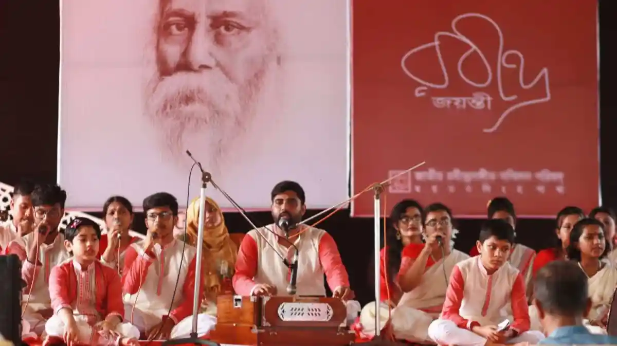 বাংলাদেশের জাতীয় সংগীত পরিবেশনের সময় শিশু ও তরুণদের উপস্থিতি. Channel i News - চ্যানেল আই নিউজ