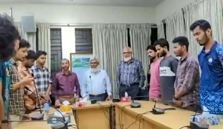 শাবিপ্রবির সহ-উপাচার্য ও কোষাধ্যক্ষের শপথ গ্রহণের দৃশ্য. Channel i News - চ্যানেল আই নিউজ