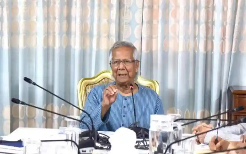 প্রধান উপদেষ্টা বৈঠকে বক্তৃতা দিচ্ছেন, পত্রিকার সম্পাদকরা উপস্থিত. Channel i News - চ্যানেল আই নিউজ
