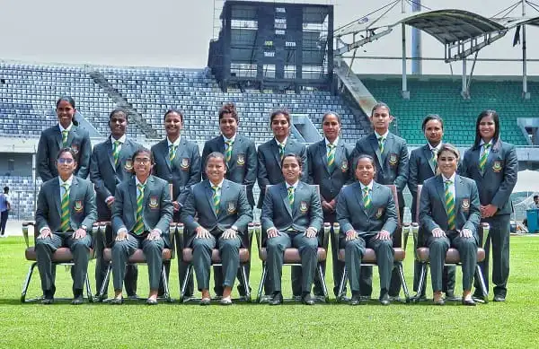 বাংলাদেশ নারী ক্রিকেট দলের দলীয় ছবি, স্টেডিয়ামে প্রস্তুত. Channel i News - চ্যানেল আই নিউজ