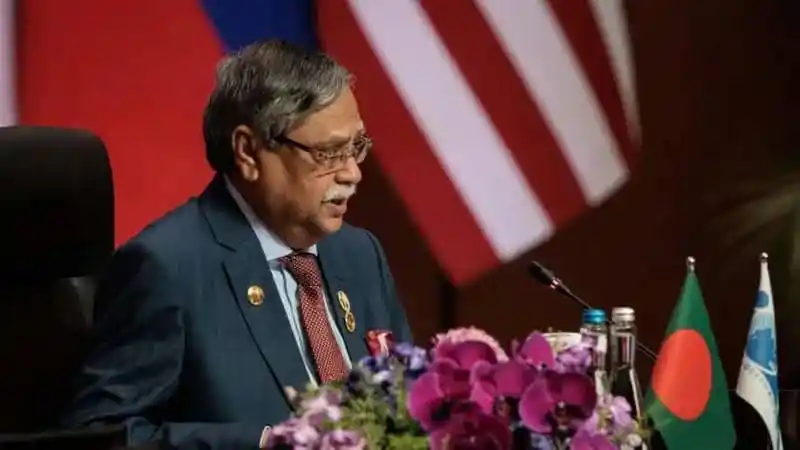 বাংলাদেশের রাষ্ট্রপতি পদত্যাগের বিষয়ক সংবাদ সম্মেলনে বক্তা. Channel i News - চ্যানেল আই নিউজ