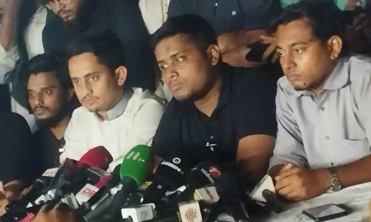 ছাত্র আন্দোলনের নেতারা সংবাদ সম্মেলনে বক্তব্য দিচ্ছেন. Channel i News - চ্যানেল আই নিউজ