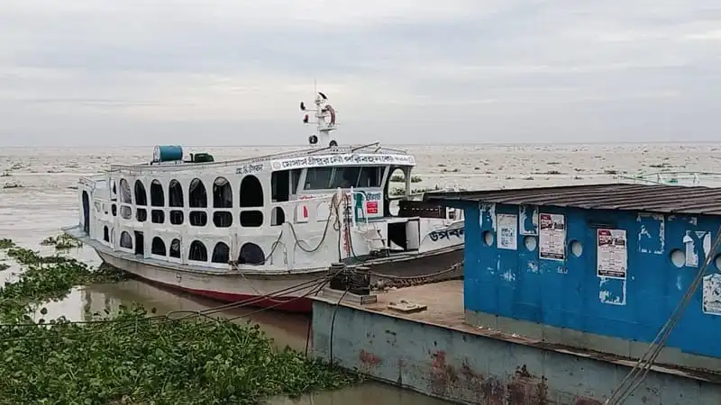 ভোলার ৫ রুটে লঞ্চ চলাচল বন্ধ, ঘূর্ণিঝড় দানা প্রভাবে. Channel i News - চ্যানেল আই নিউজ