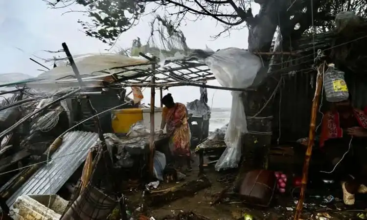 ঘূর্ণিঝড় ডানা এর প্রভাবের কারণে ক্ষতিগ্রস্ত এলাকা. Channel i News - চ্যানেল আই নিউজ