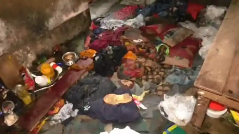 গ্যাস বিস্ফোরণে দগ্ধ পরিবারের সদস্যরা আহত অবস্থায়. Channel i News - চ্যানেল আই নিউজ