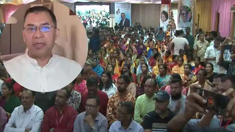 জনসমাগমের মধ্যে বক্তা ও দর্শকরা উপস্থিত. Channel i News - চ্যানেল আই নিউজ