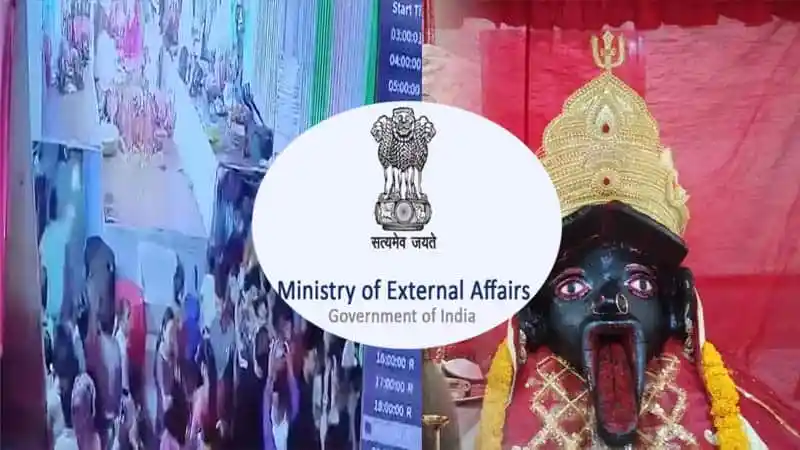 তাঁতীবাজার পূজামন্ডপের একটি ঐতিহ্যবাহী মূর্তি ও দর্শনার্থীদের ভিড়. Channel i News - চ্যানেল আই নিউজ