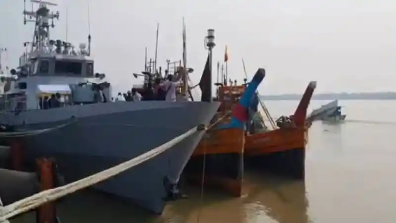বাংলাদেশের সমুদ্রসীমায় ভারতীয় জেলেদের আটক করা হয়েছে. Channel i News - চ্যানেল আই নিউজ