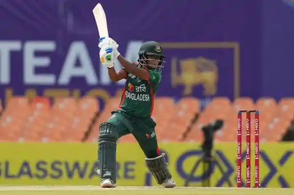বাংলাদেশ ক্রিকেটার ব্যাটিং করছে, আন্তর্জাতিক ক্রিকেট ম্যাচ. Channel i News - চ্যানেল আই নিউজ