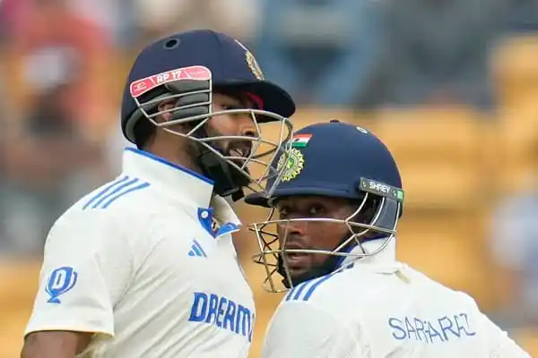 ভারতীয় ক্রিকেটাররা মাঠে, ম্যাচের সময়ের দৃশ্য. Channel i News - চ্যানেল আই নিউজ