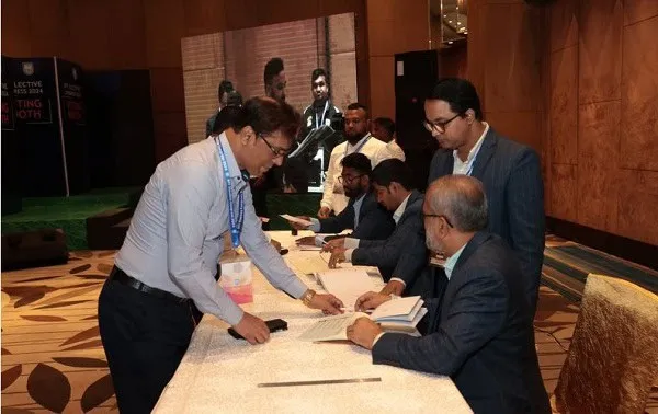 নির্বাচনী ফলাফলের জন্য কর্মকর্তাদের মধ্যে আলোচনা ও নথিপত্র পর্যালোচনা. Channel i News - চ্যানেল আই নিউজ