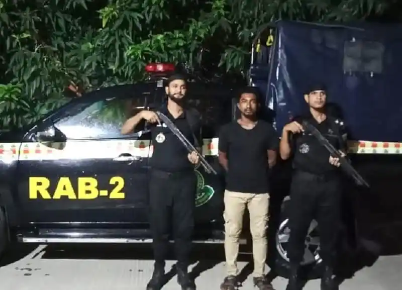 নিরাপত্তা বাহিনী মোহাম্মদপুরে মুন্না হত্যার আসামি গ্রেপ্তার. Channel i News - চ্যানেল আই নিউজ
