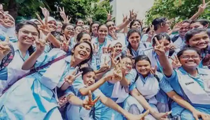 বাংলাদেশের স্কুল শিক্ষার্থীরা আনন্দে ভাসছে, চ্যানেল আই অনলাইন. Channel i News - চ্যানেল আই নিউজ