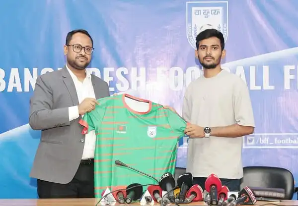 বাফুফে পরিদর্শন করেছেন ক্রীড়া উপদেষ্টা, ফুটবল জার্সি উপস্থাপন।. Channel i News - চ্যানেল আই নিউজ