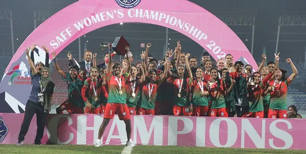 বাংলাদেশ নারী ফুটবল দল সাফ চ্যাম্পিয়নশিপে বিজয়ী, উল্লাসে ভাসছে দল. Channel i News - চ্যানেল আই নিউজ
