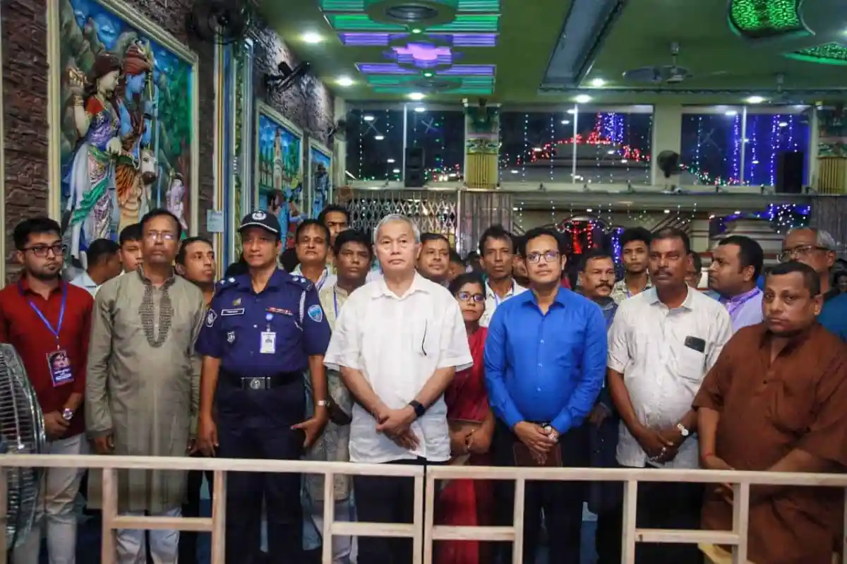 দুর্গাপূজা উপলক্ষে শুভ শক্তির প্রতীক হিসেবে বিভিন্ন ব্যক্তি উপস্থিত. Channel i News - চ্যানেল আই নিউজ