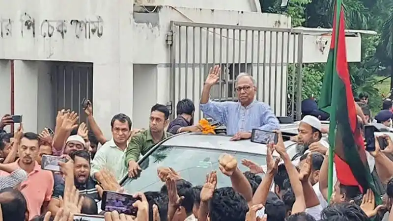 মাহমুদুর রহমান জামিনে মুক্তি পেয়ে সমর্থকদের সাথে শুভেচ্ছা বিনিময়. Channel i News - চ্যানেল আই নিউজ